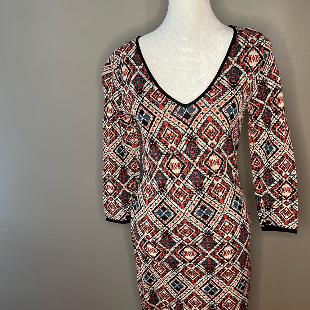 Gorgeous fitted knit dress. Great for all occasions